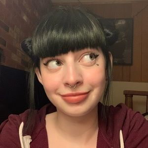 Meet your Posher, Maeve.